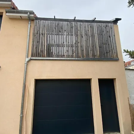 Loft Avec Terrasse Pour 4 Pers A 3km Du Circuit Avec Garage Au Calme アパート *